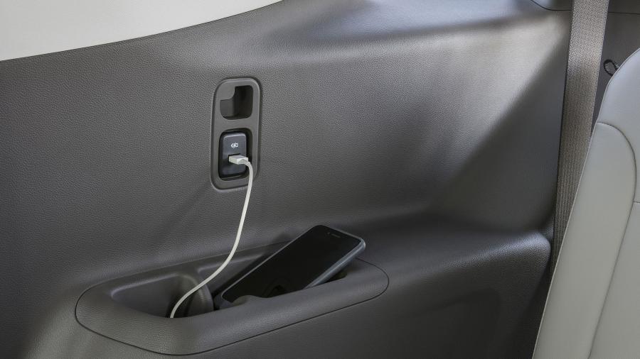 Детали интерьера Chevrolet Traverse 2017 года  (фото 44 из 61)